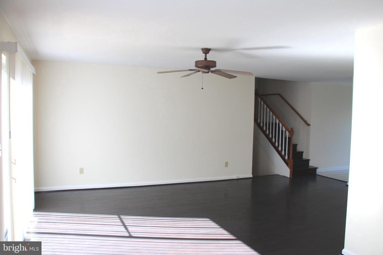 8638 Chester Ct - Photo 5 of 12