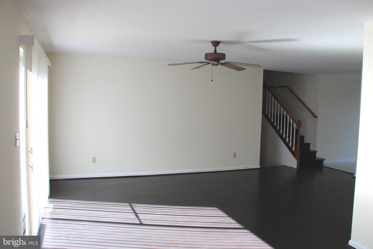 8638 Chester Ct - Photo 6 of 12