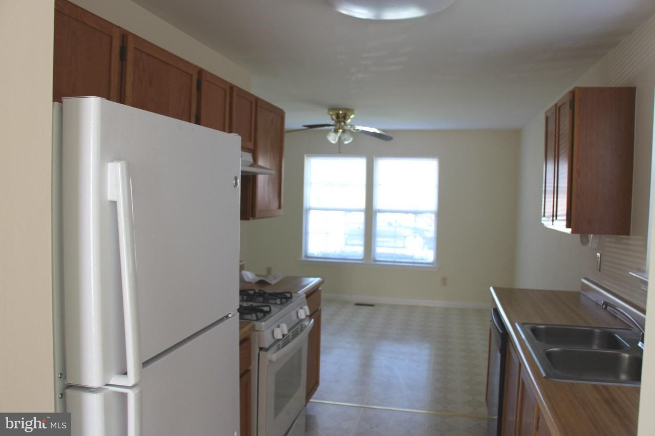 8638 Chester Ct - Photo 7 of 12