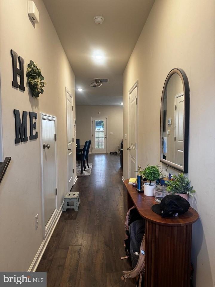 8 Peregrine Way - Photo 2 of 18