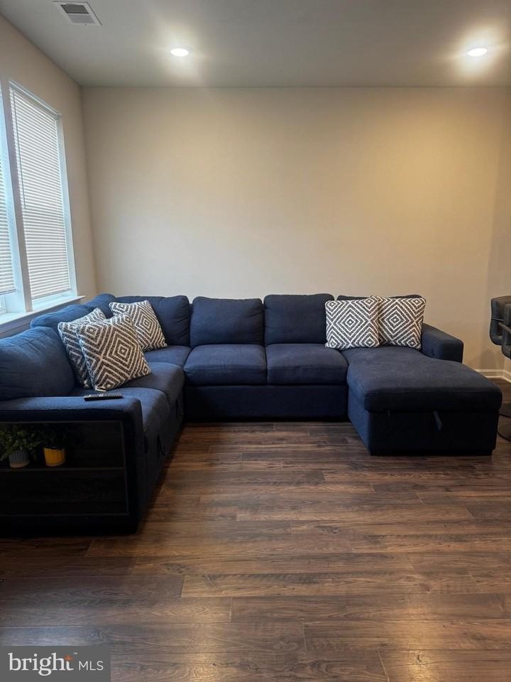 8 Peregrine Way - Photo 7 of 18