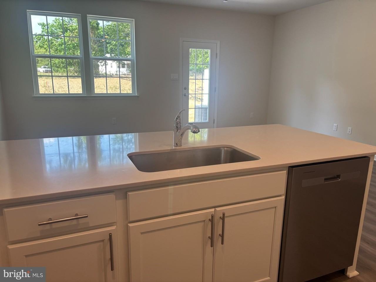 60 Roberts Dr - Photo 3 of 8