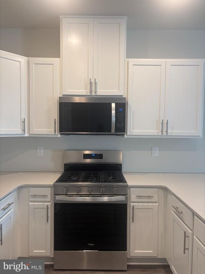 60 Roberts Dr - Photo 4 of 8