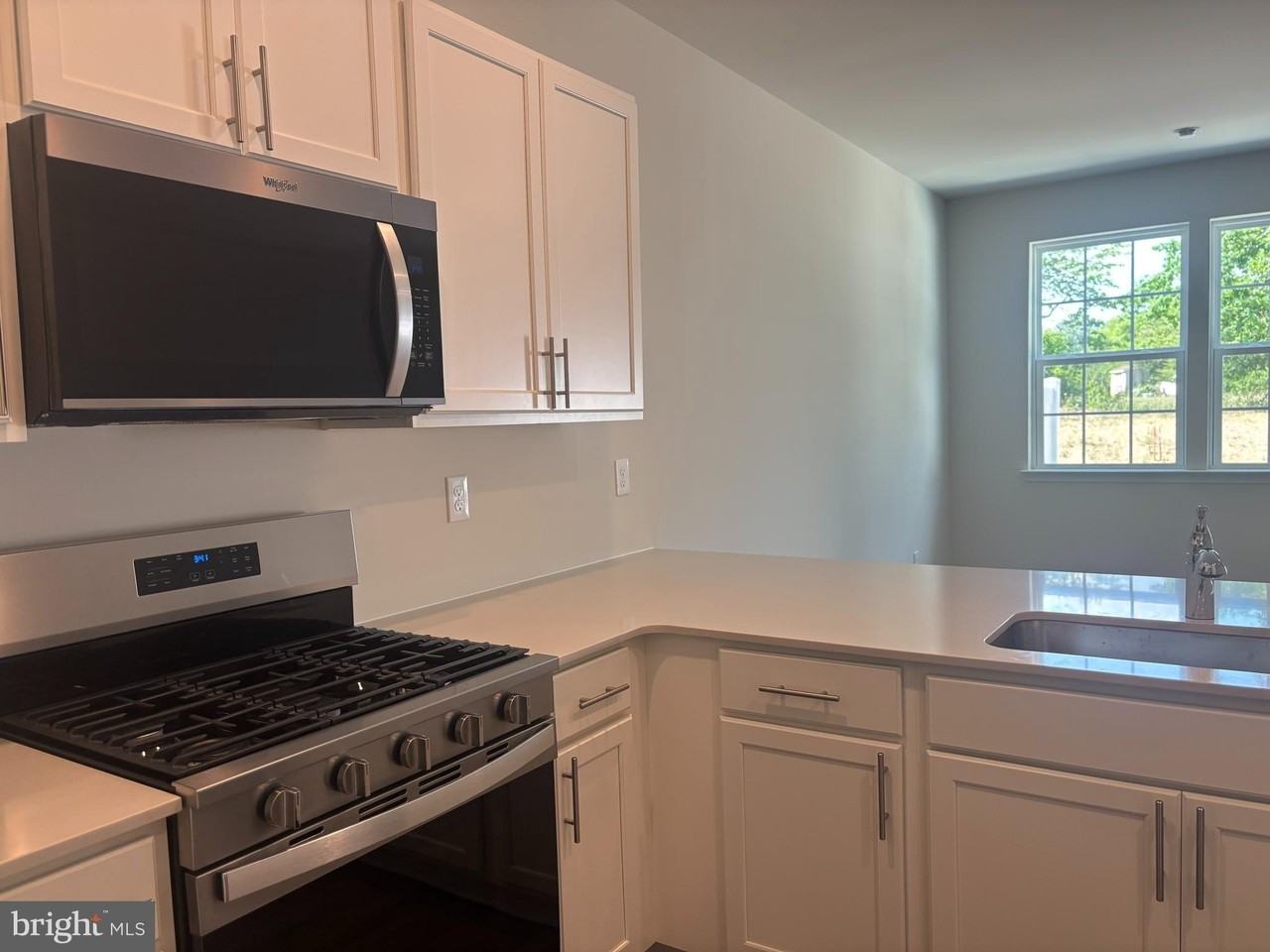 60 Roberts Dr - Photo 5 of 8