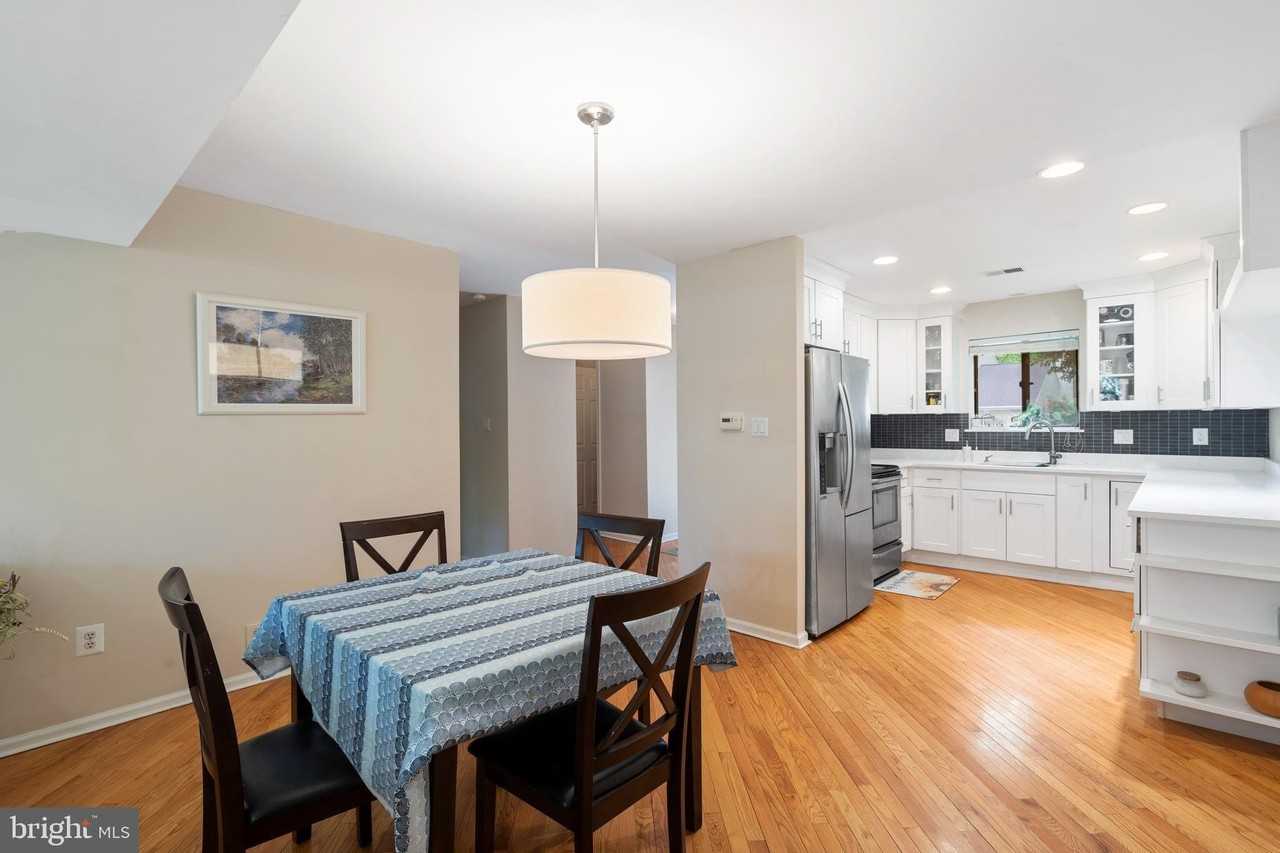 156 Eaton Dr - Photo 3 of 15