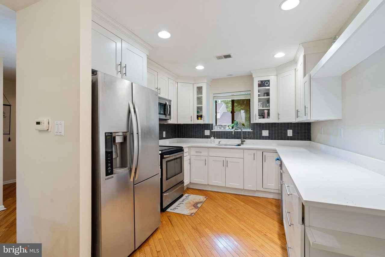156 Eaton Dr - Photo 5 of 15