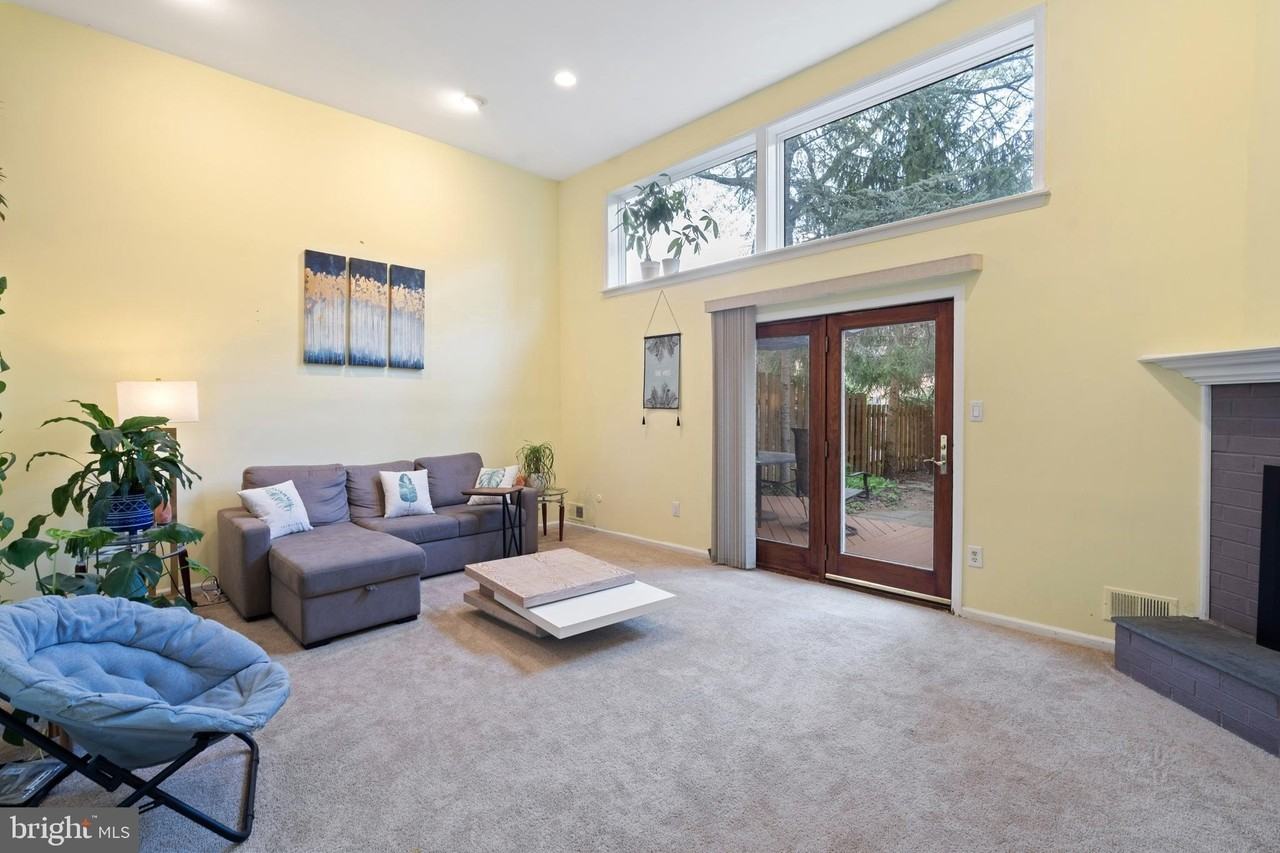 156 Eaton Dr - Photo 6 of 15