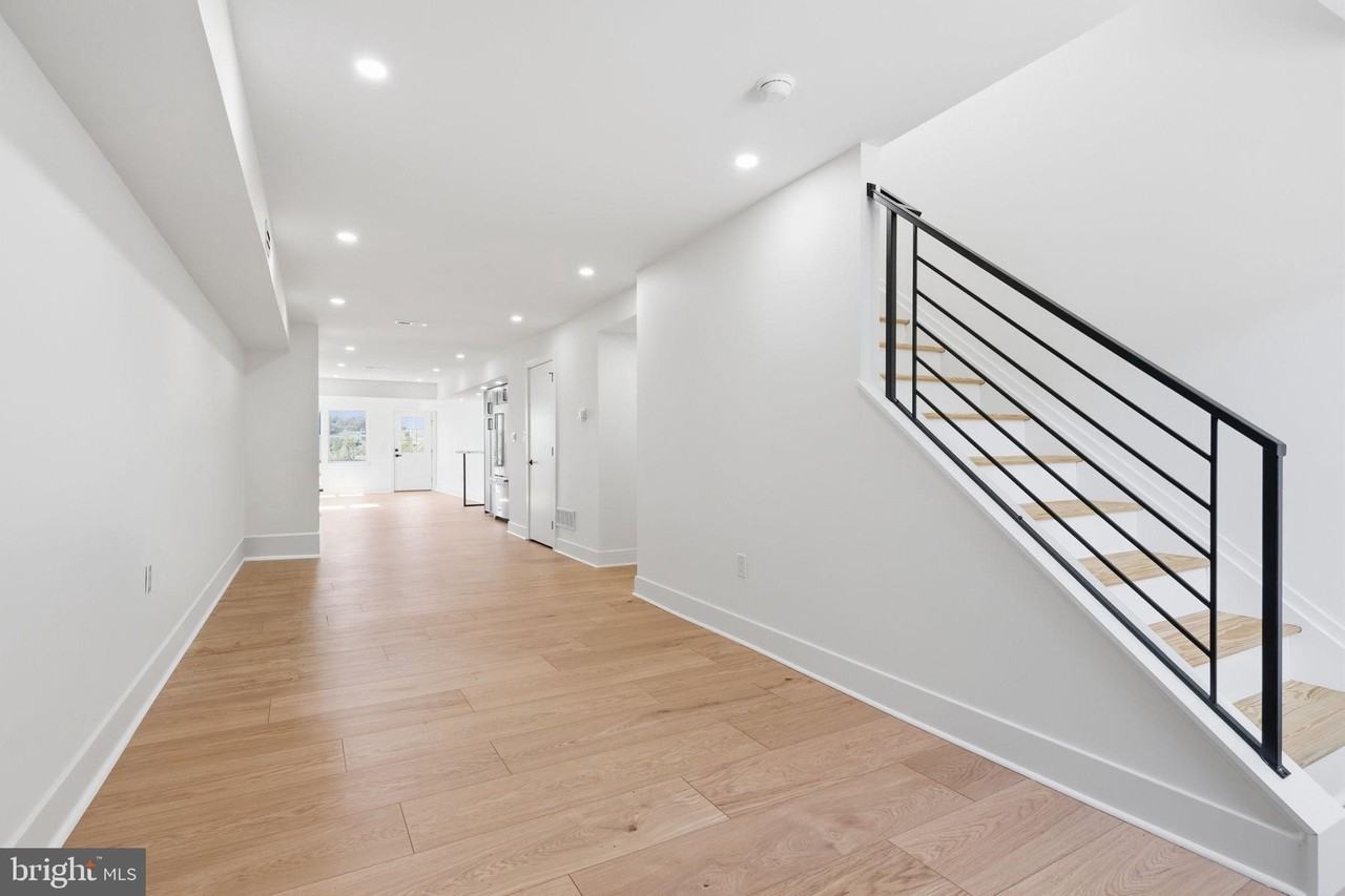 147 Jones St - Photo 5 of 46