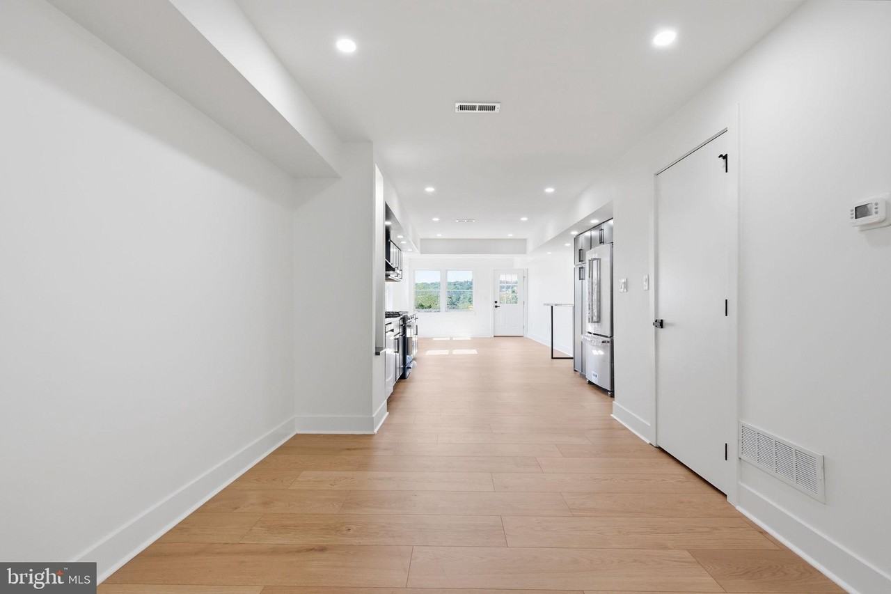 147 Jones St - Photo 7 of 46