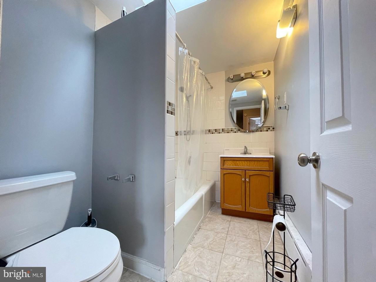 718 Watkins St - Photo 4 of 9