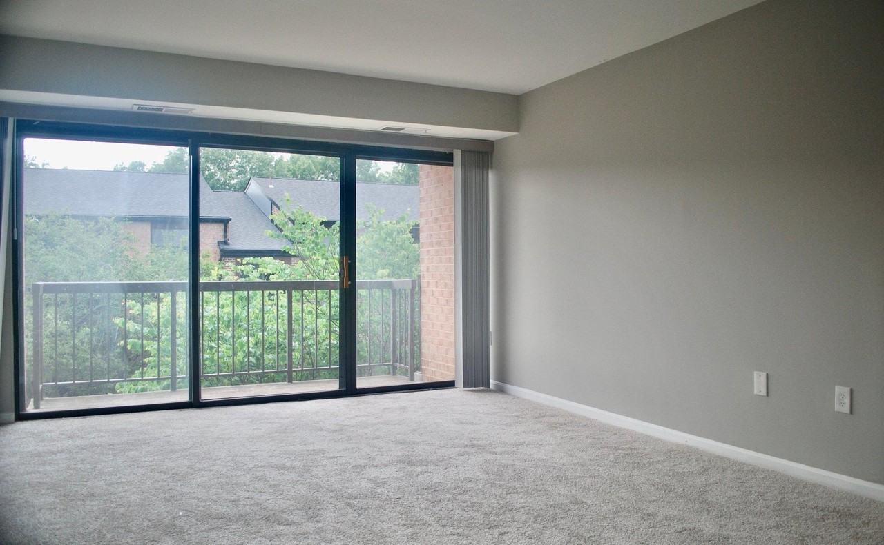 9707 Kings Crown Ct #201 - Photo 2 of 11
