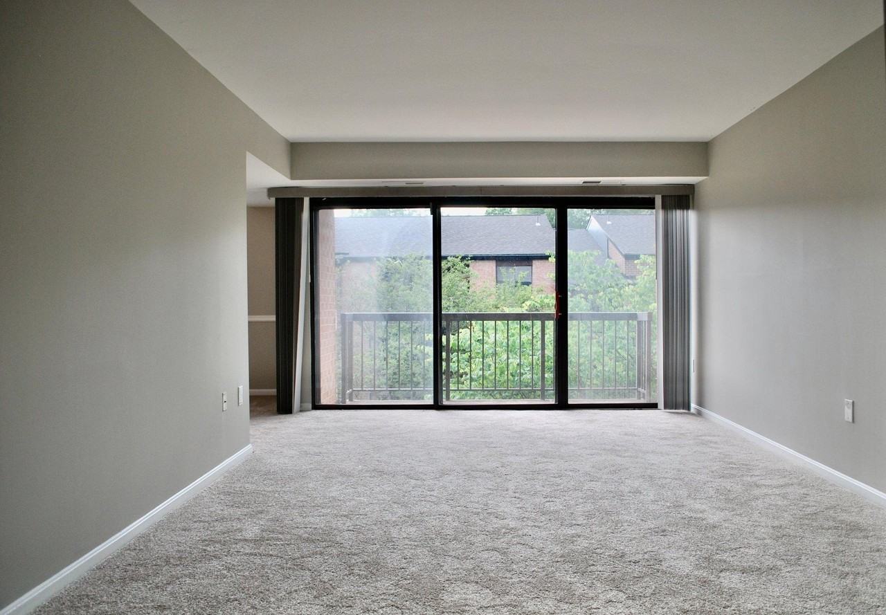 9707 Kings Crown Ct #201 - Photo 3 of 11