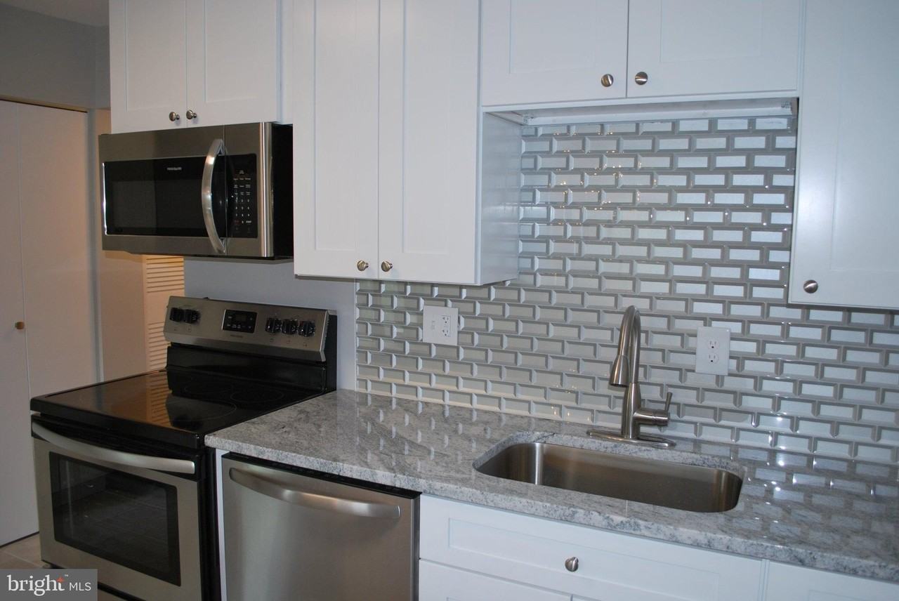 9707 Kings Crown Ct #201 - Photo 5 of 11