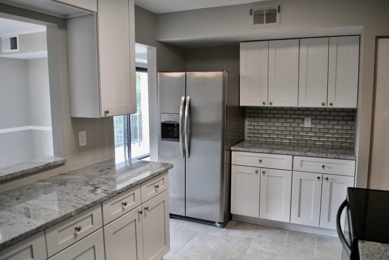 9707 Kings Crown Ct #201 - Photo 6 of 11
