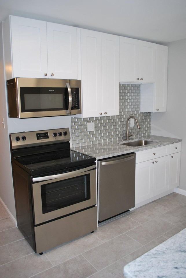 9707 Kings Crown Ct #201 - Photo 7 of 11