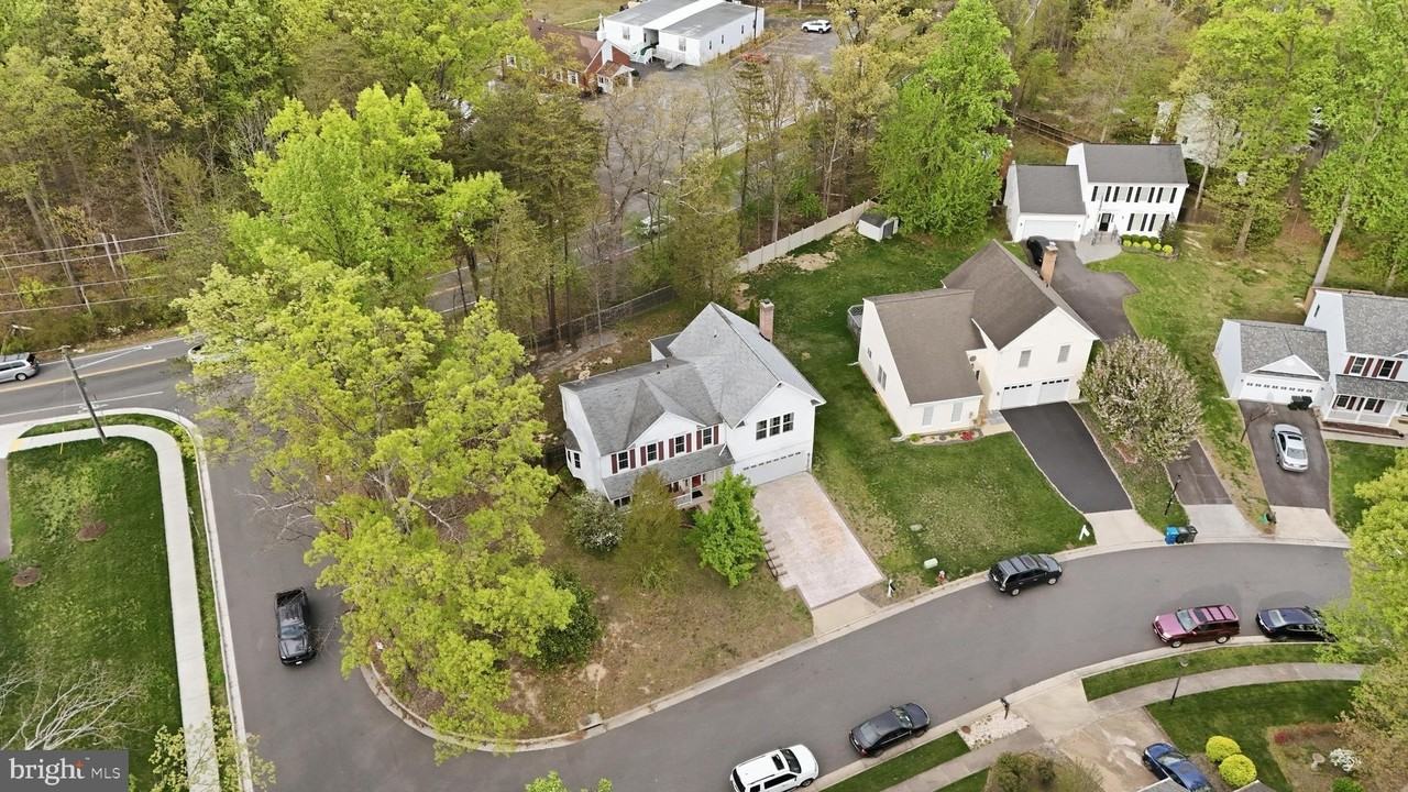 8664 Pohick Forest Ct - Photo 4 of 41