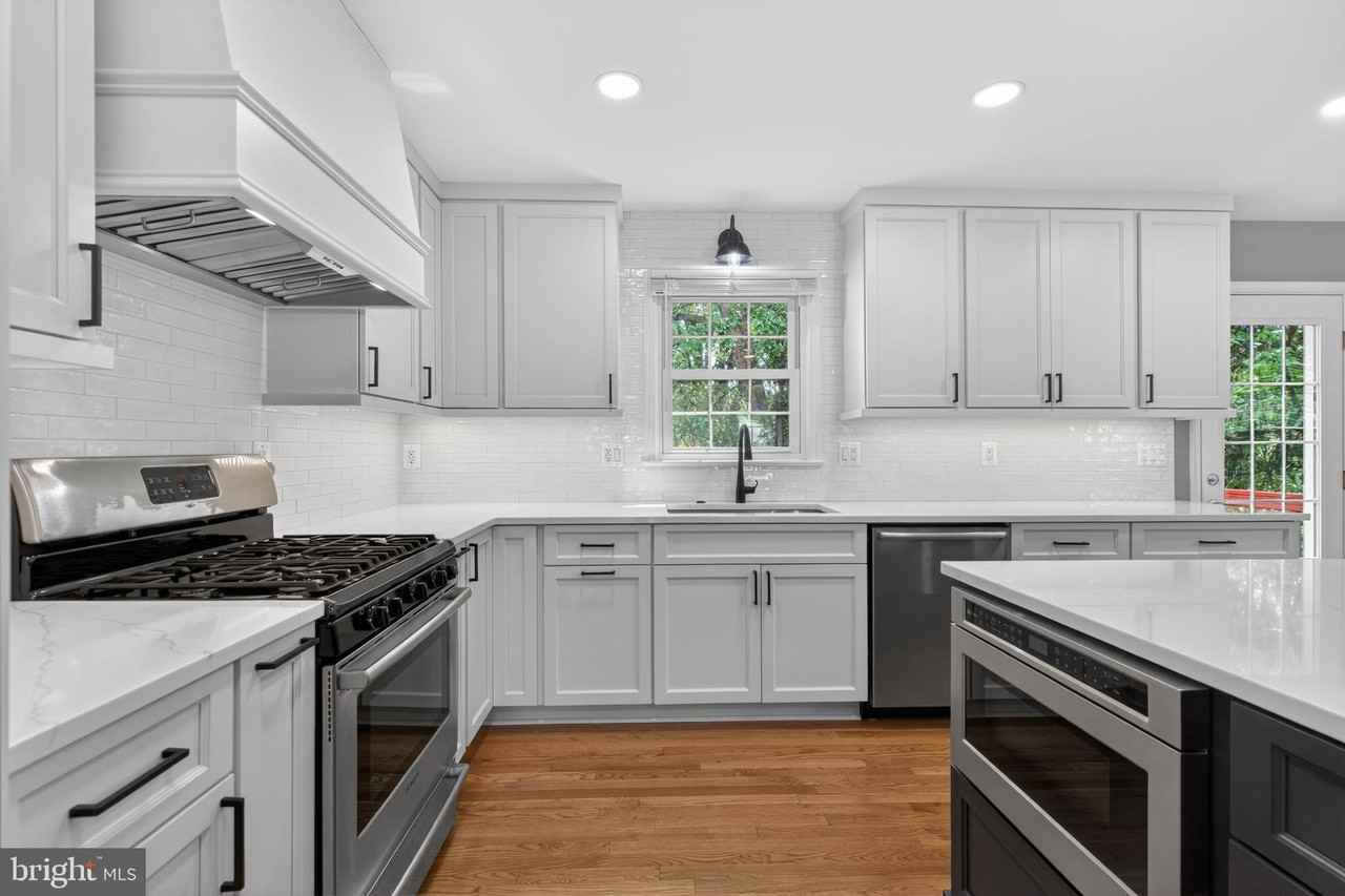 9801 Meadow Valley Dr - Photo 4 of 37