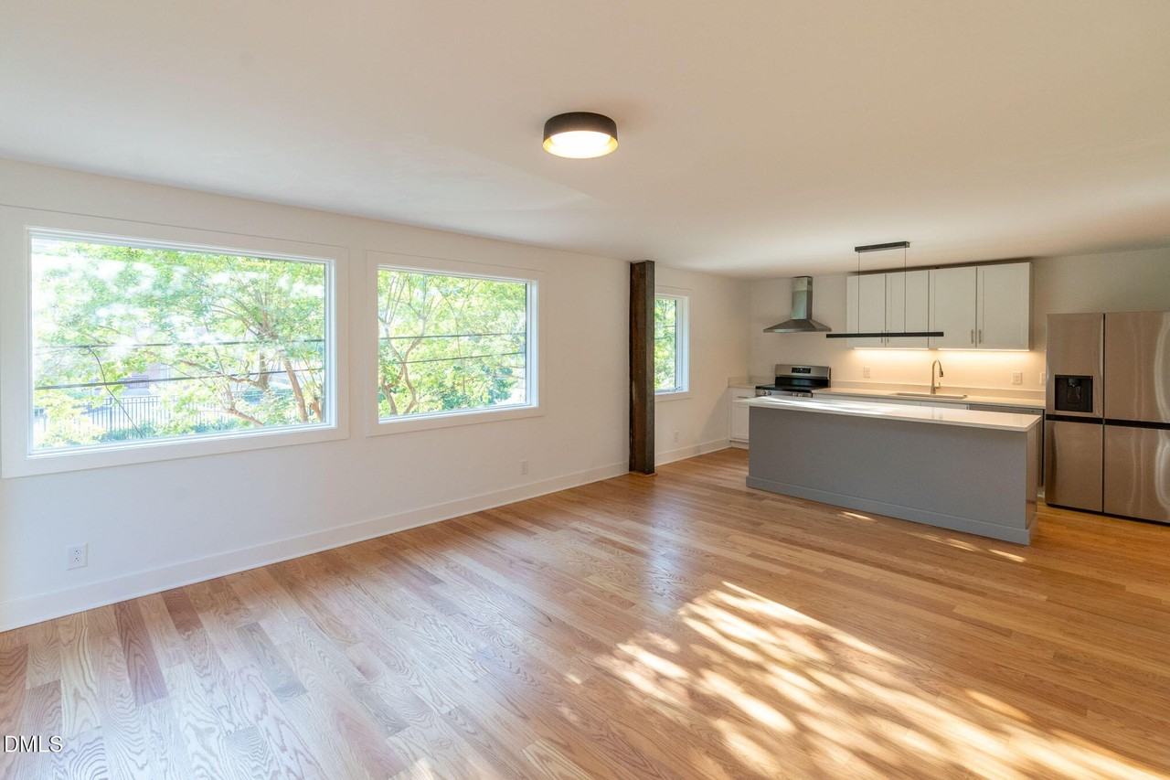 402 E Martin St - Photo 4 of 23