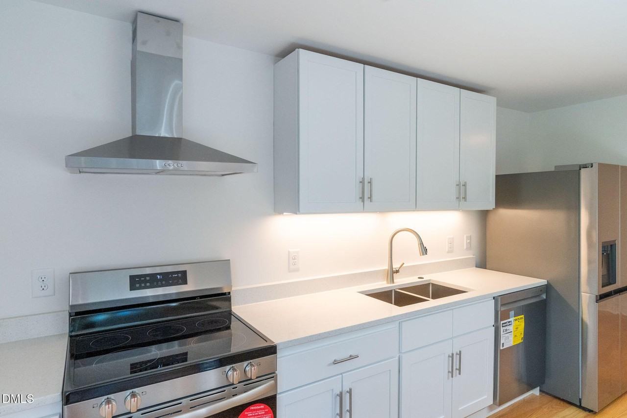 402 E Martin St - Photo 5 of 23