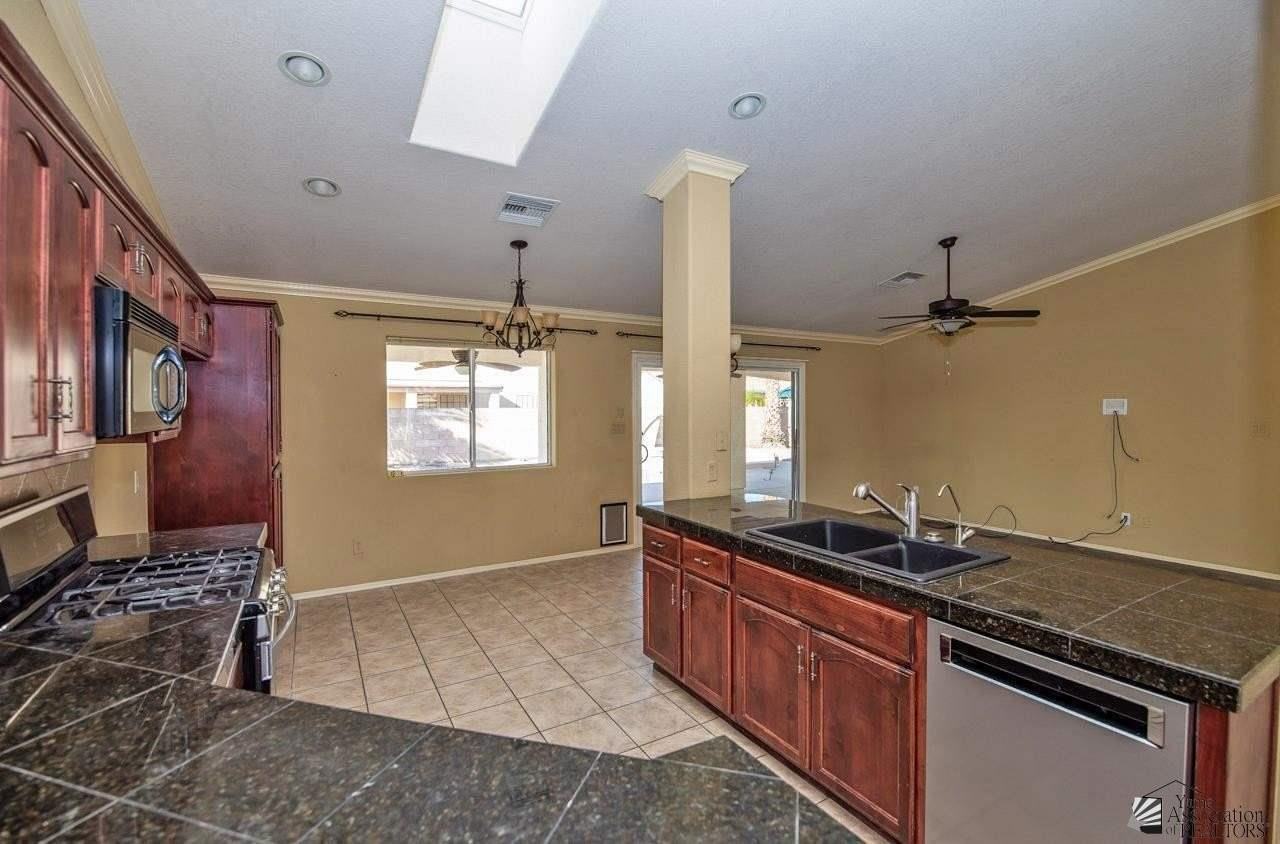 10768 S Monterrey Way - Photo 4 of 19