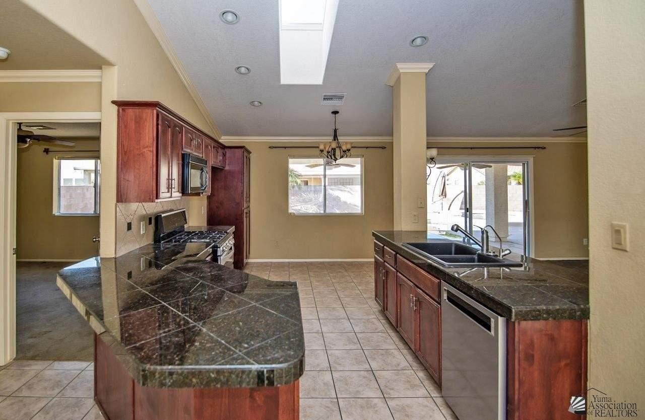 10768 S Monterrey Way - Photo 5 of 19