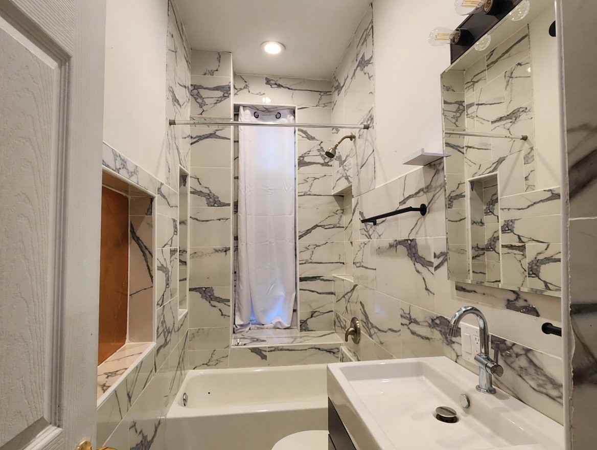 1619 S Loomis St #1F - Photo 2 of 8
