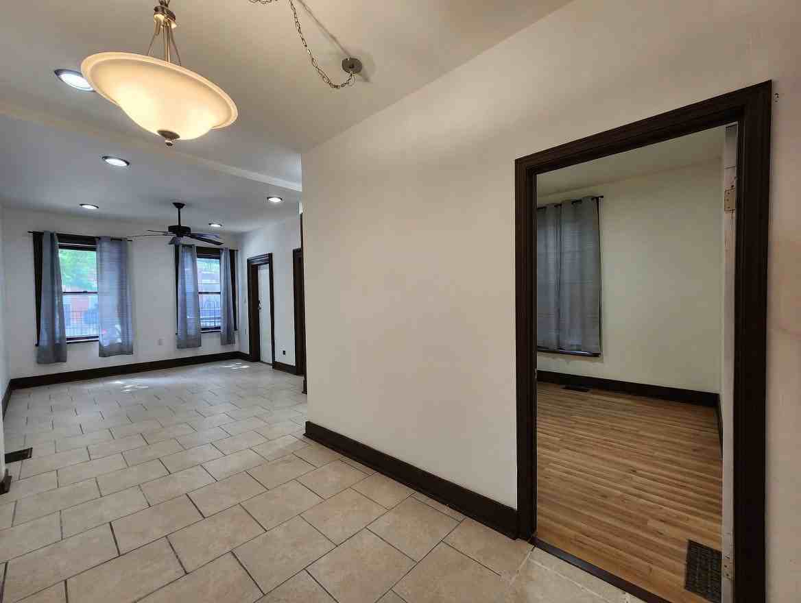 1619 S Loomis St #1F - Photo 6 of 8