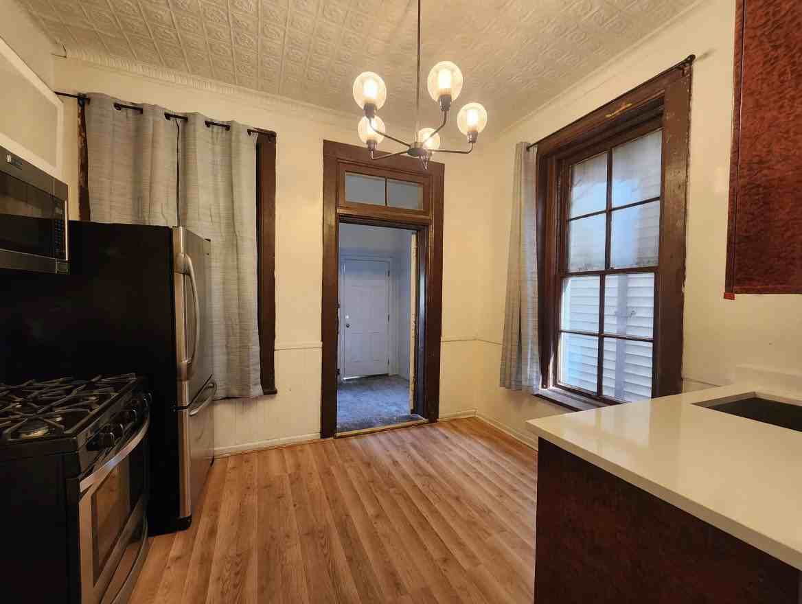 1619 S Loomis St #1F - Photo 7 of 8