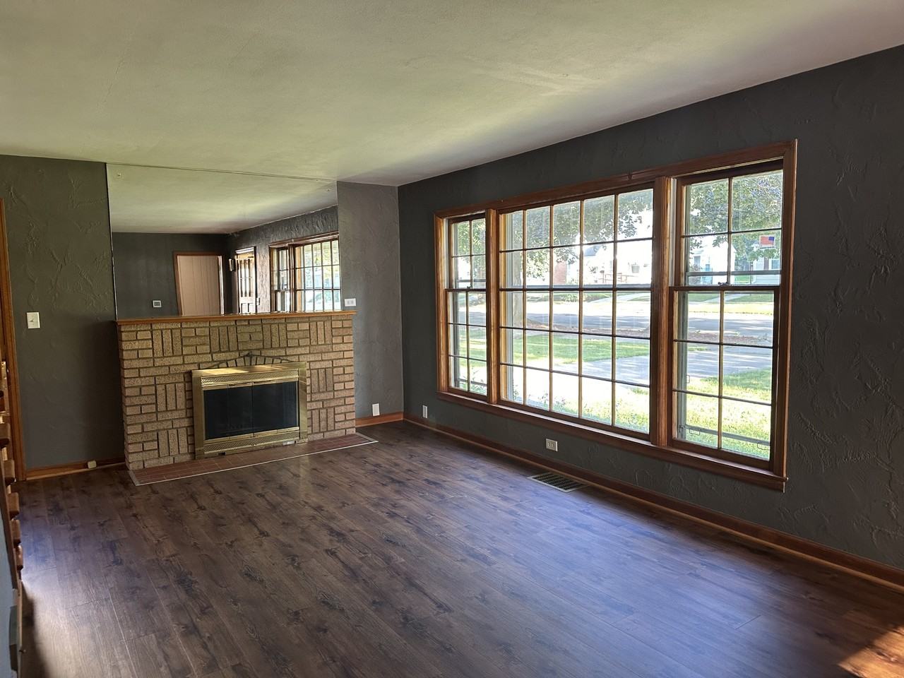 1143 W Harrison St #1 - Photo 2 of 24