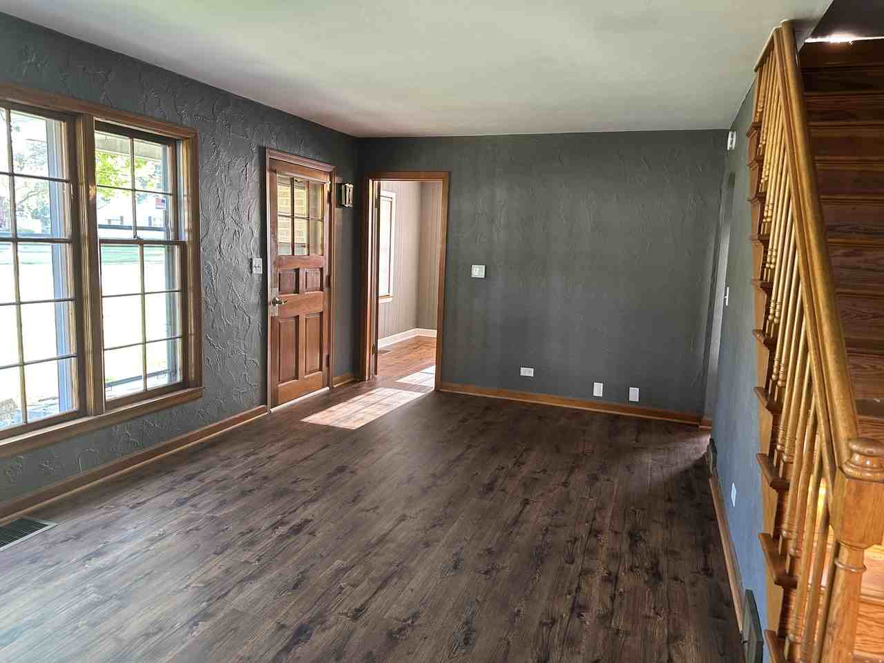 1143 W Harrison St #1 - Photo 3 of 24