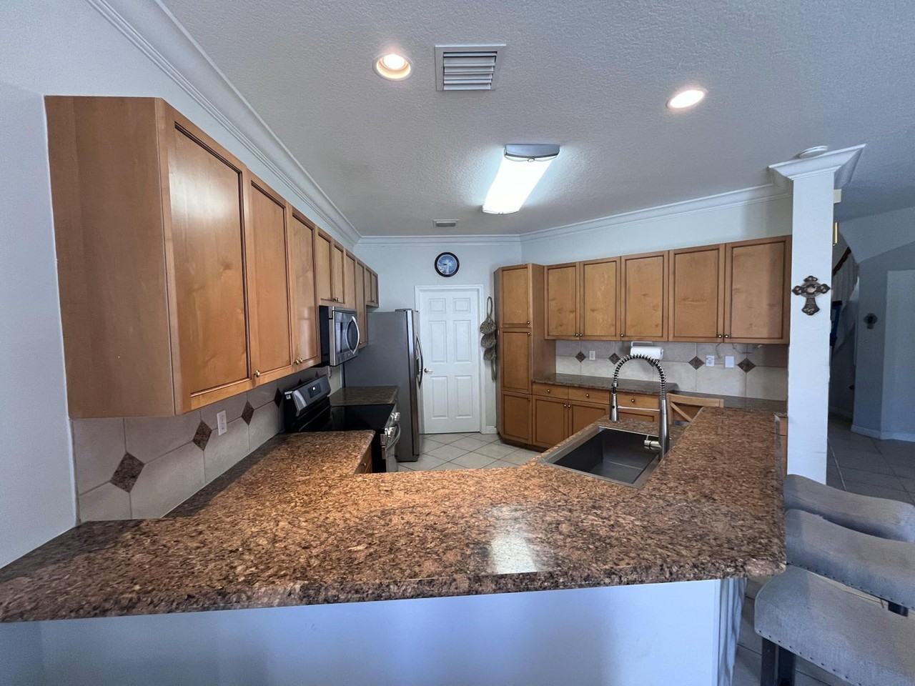 2064 Reston Cir - Photo 2 of 8