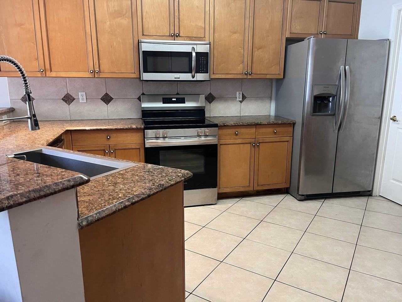 2064 Reston Cir - Photo 4 of 8