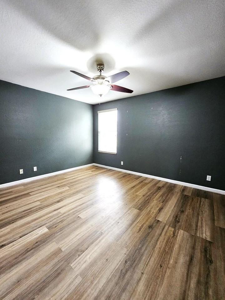 169 Berenger Walk - Photo 5 of 8