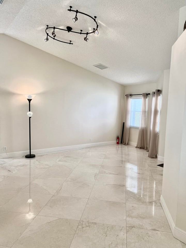 6129 Adriatic Way - Photo 4 of 8