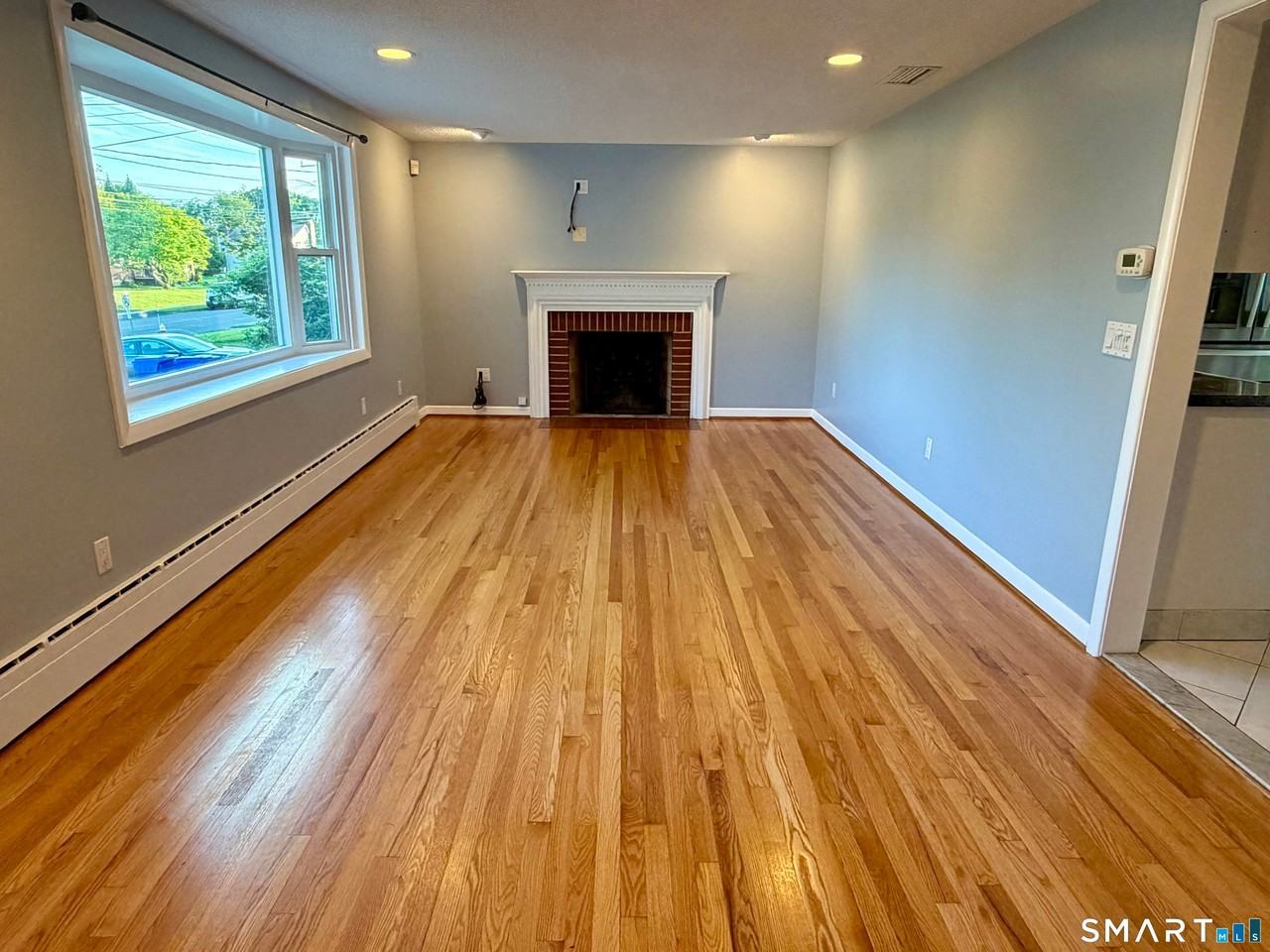 154 Harding Ave - Photo 7 of 32