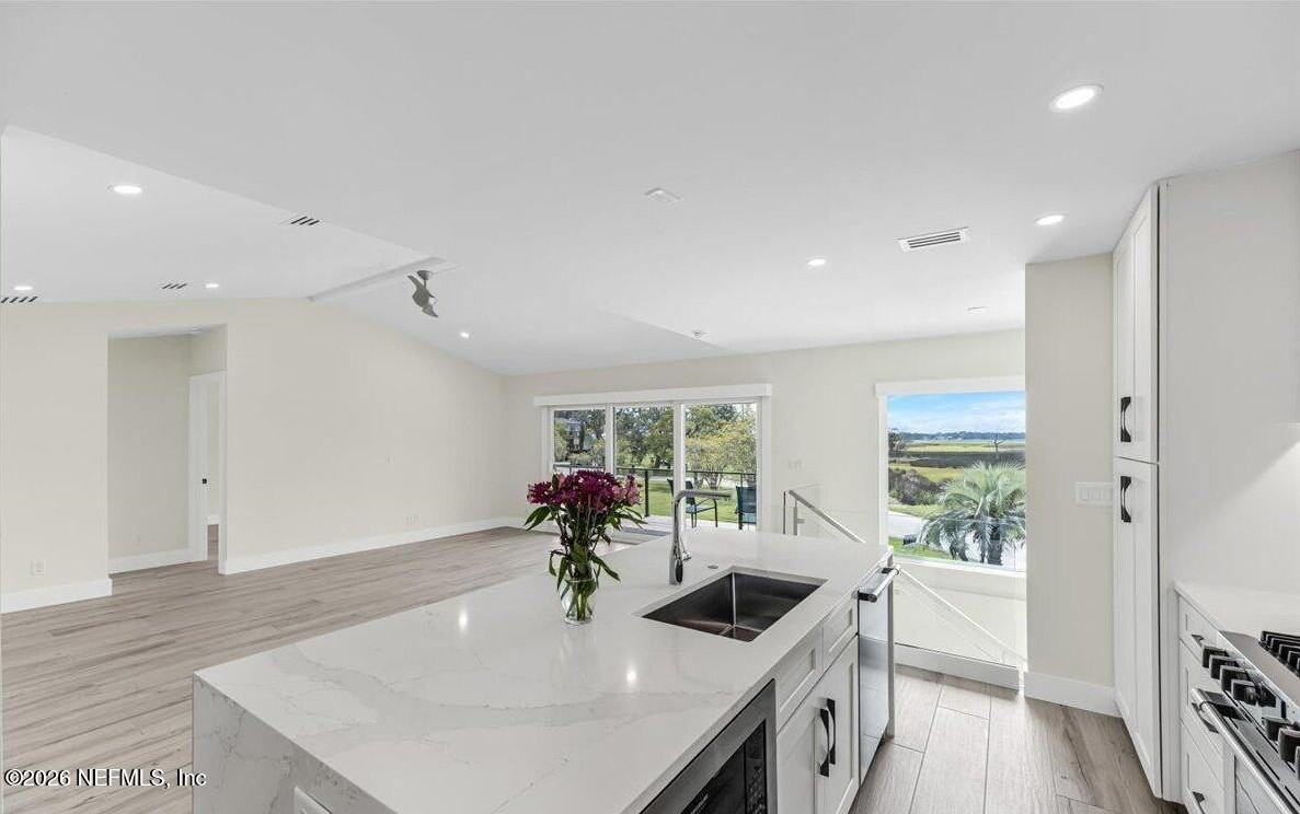 2101 Bartolome Rd - Photo 3 of 11