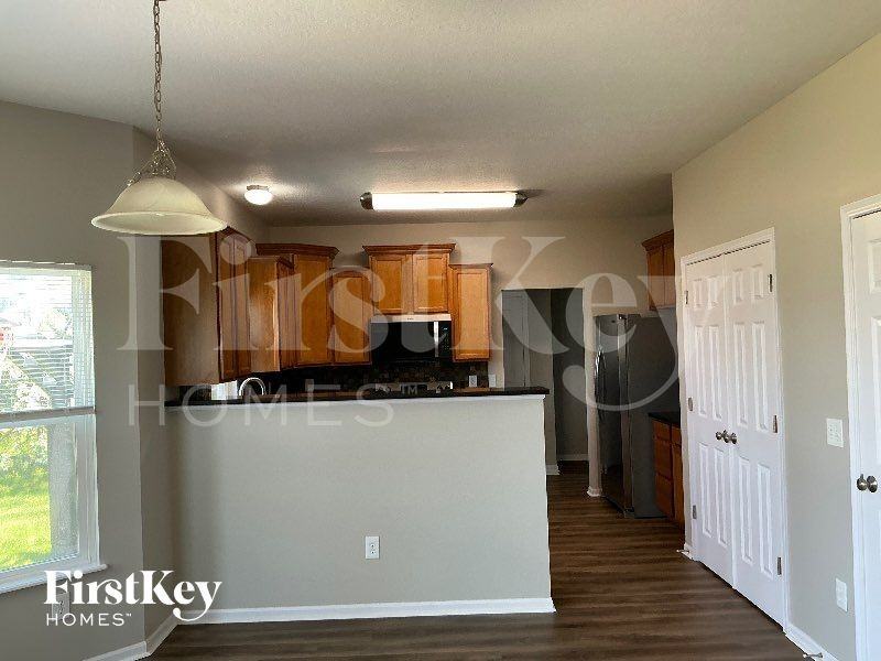 7894 Champaign Dr - Photo 3 of 10