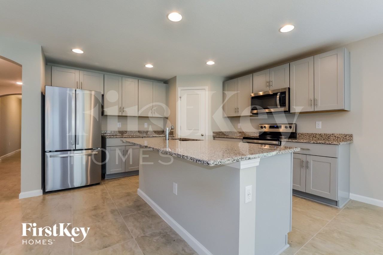 481 Earheart Dr - Photo 4 of 16