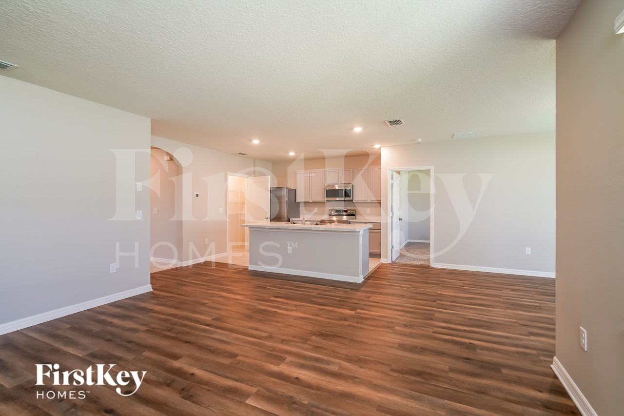 2741 Grand Central Ave - Photo 4 of 16