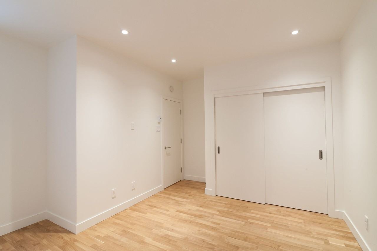 2100 du Fort Street - Photo 3 of 50
