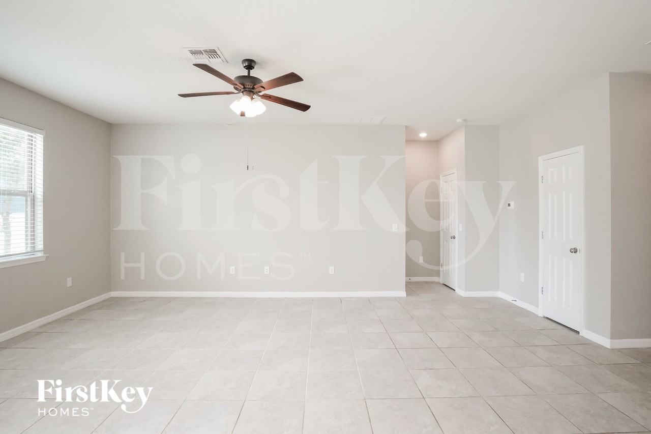 1869 Cayman Cove Cir - Photo 2 of 18