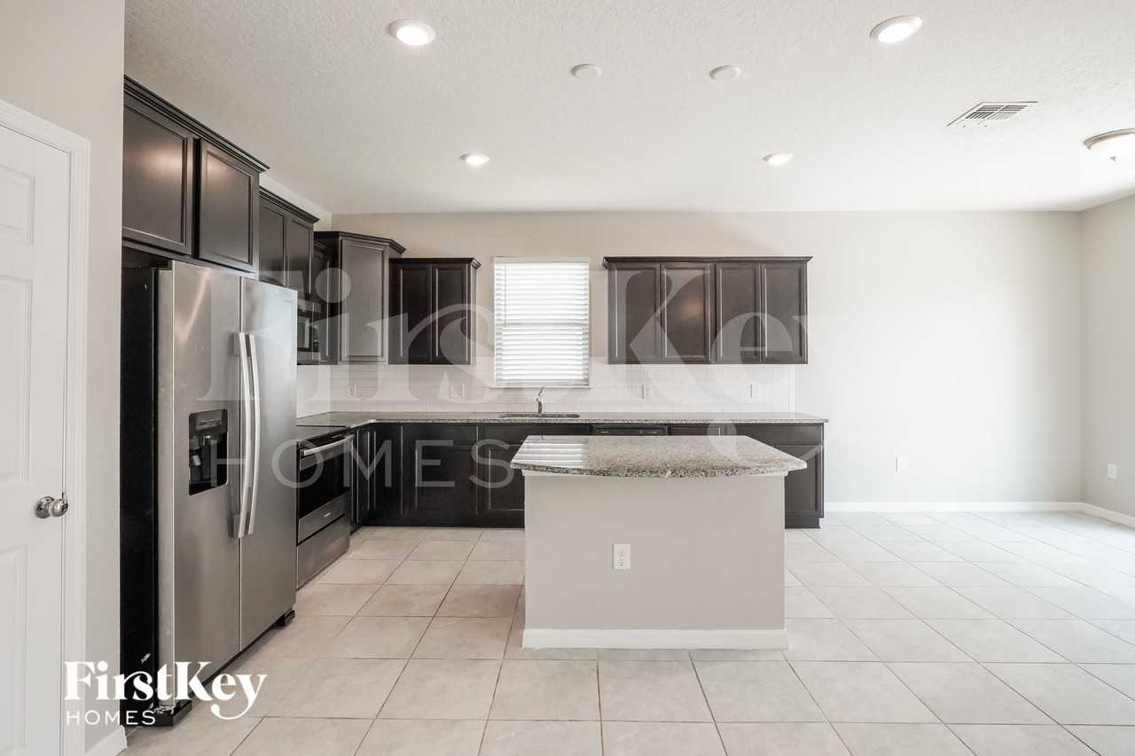 1869 Cayman Cove Cir - Photo 4 of 18