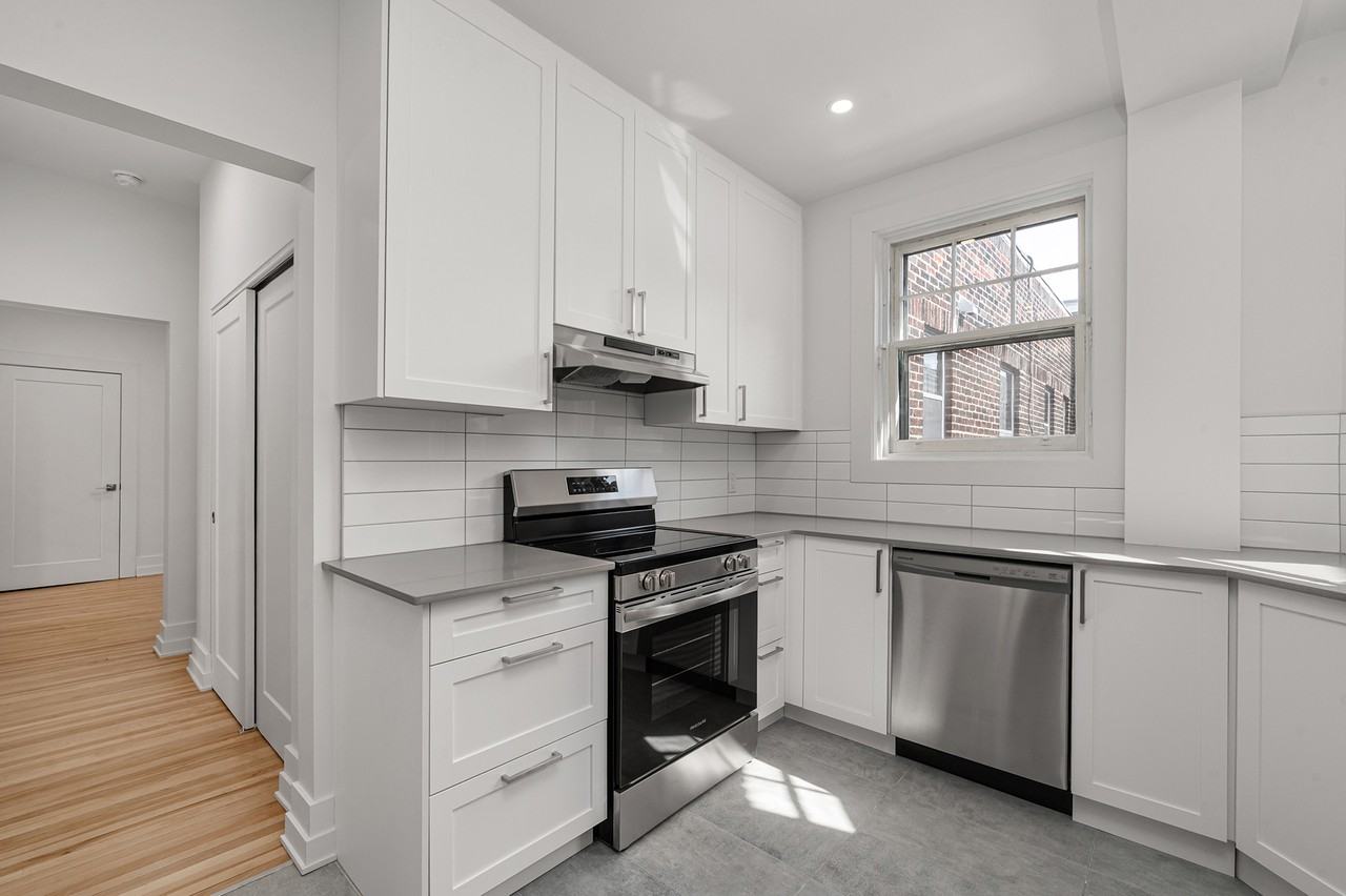 2076 Sherbrooke - Photo 3 of 3