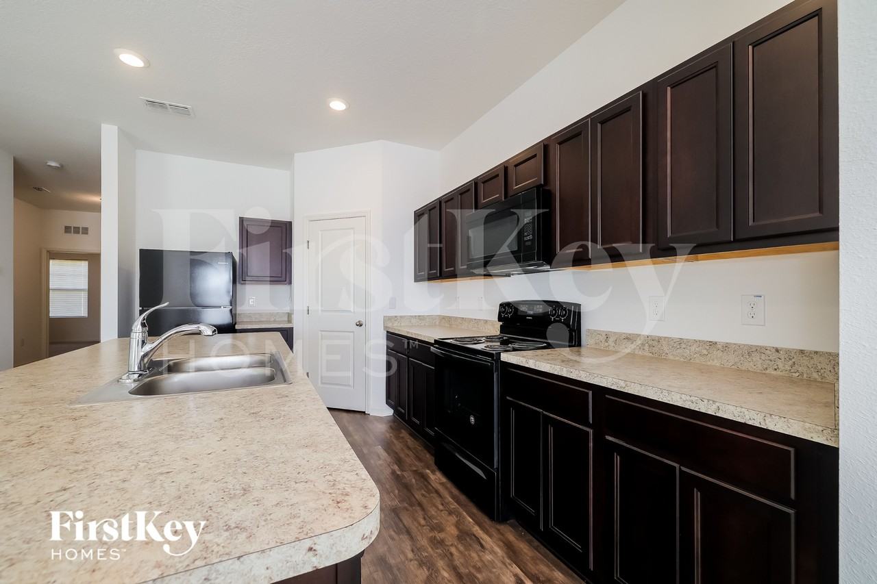 343 Eaglecrest Dr - Photo 5 of 15