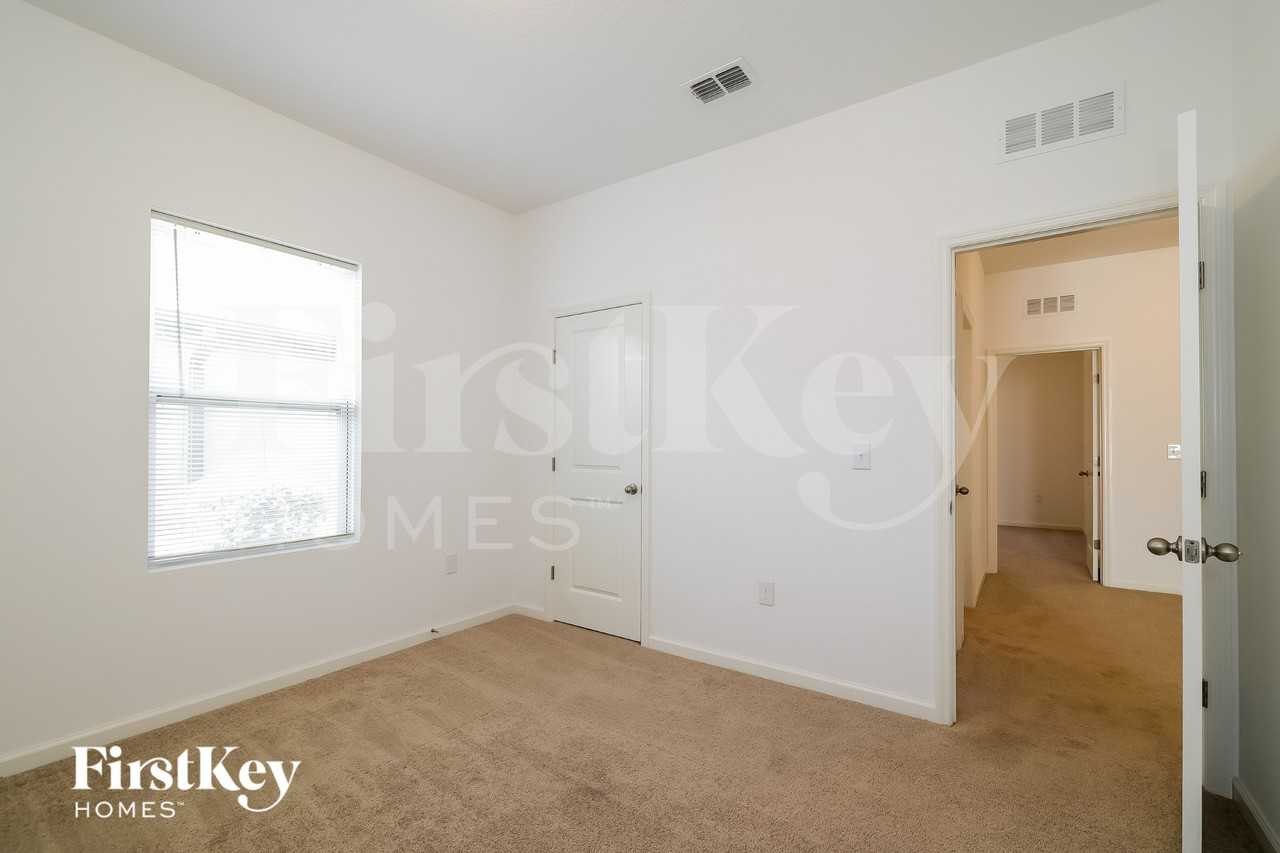 343 Eaglecrest Dr - Photo 7 of 15