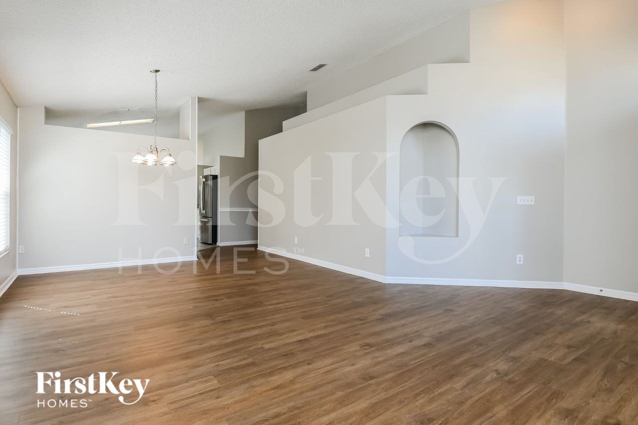 13521 Fordwell Dr - Photo 3 of 15