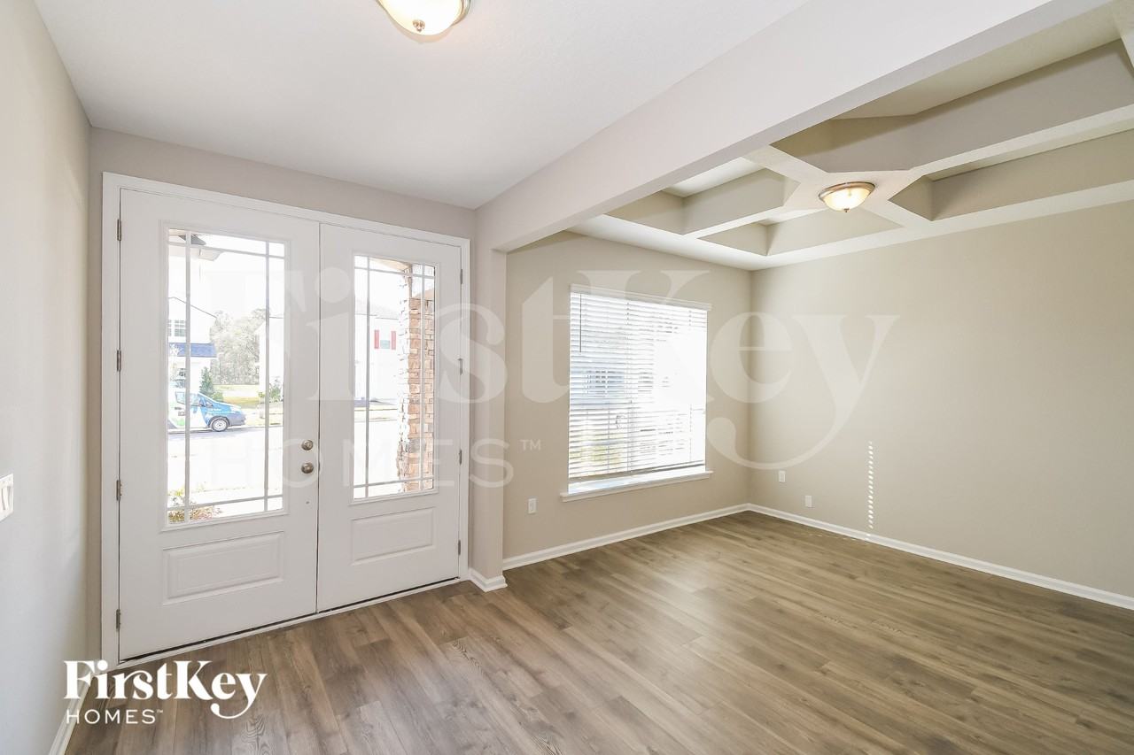 2721 Copperwood Ave - Photo 3 of 16