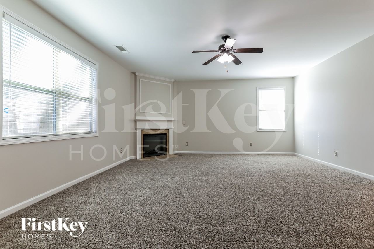 1312 Thomas Daniel Way - Photo 2 of 18