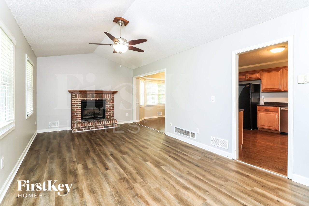 1055 Coker Cir Nw - Photo 3 of 16