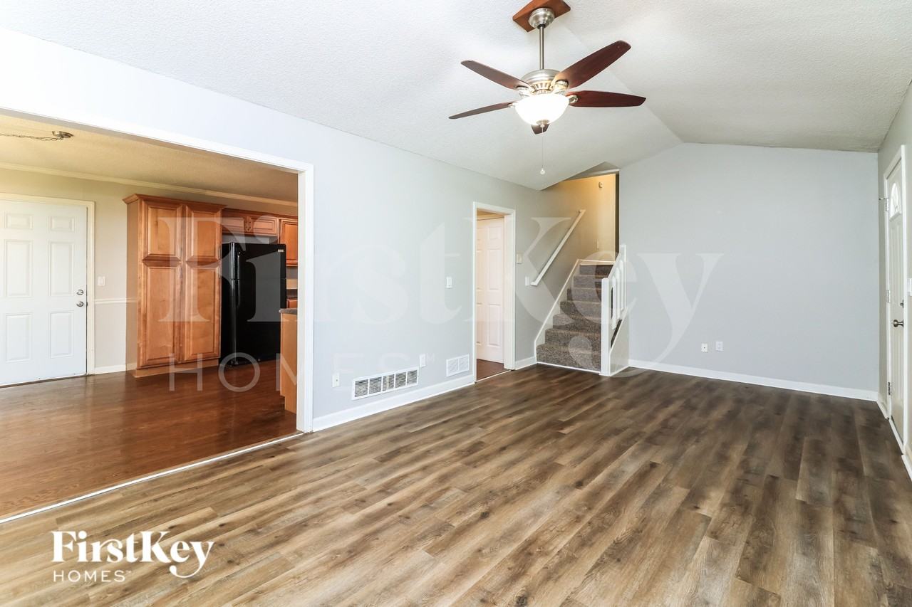 1055 Coker Cir Nw - Photo 4 of 16